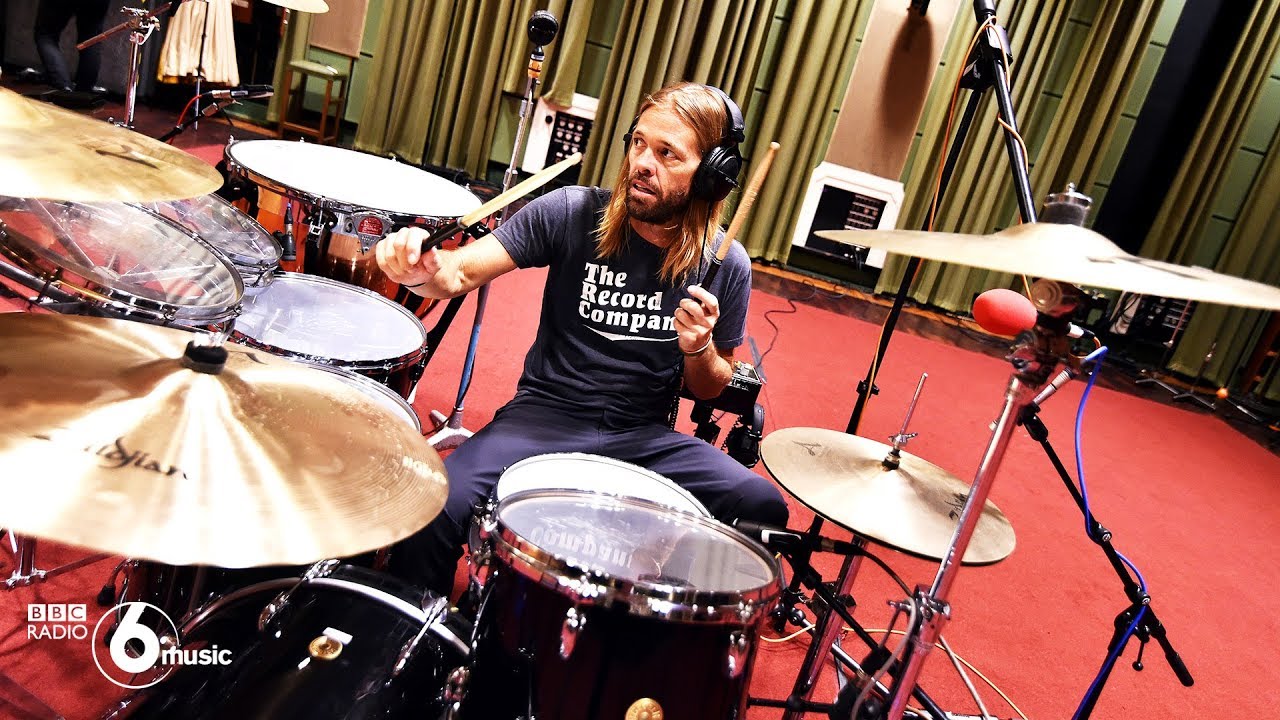 Here's Taylor Hawkins Putting On A Drumming Masterclass