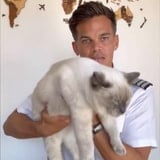 Pilot Demonstrates With His Cat Why Turbulence Is Nothing To Fear